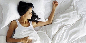 Las mujeres necesitan dormir 20 minutos más que los hombres
